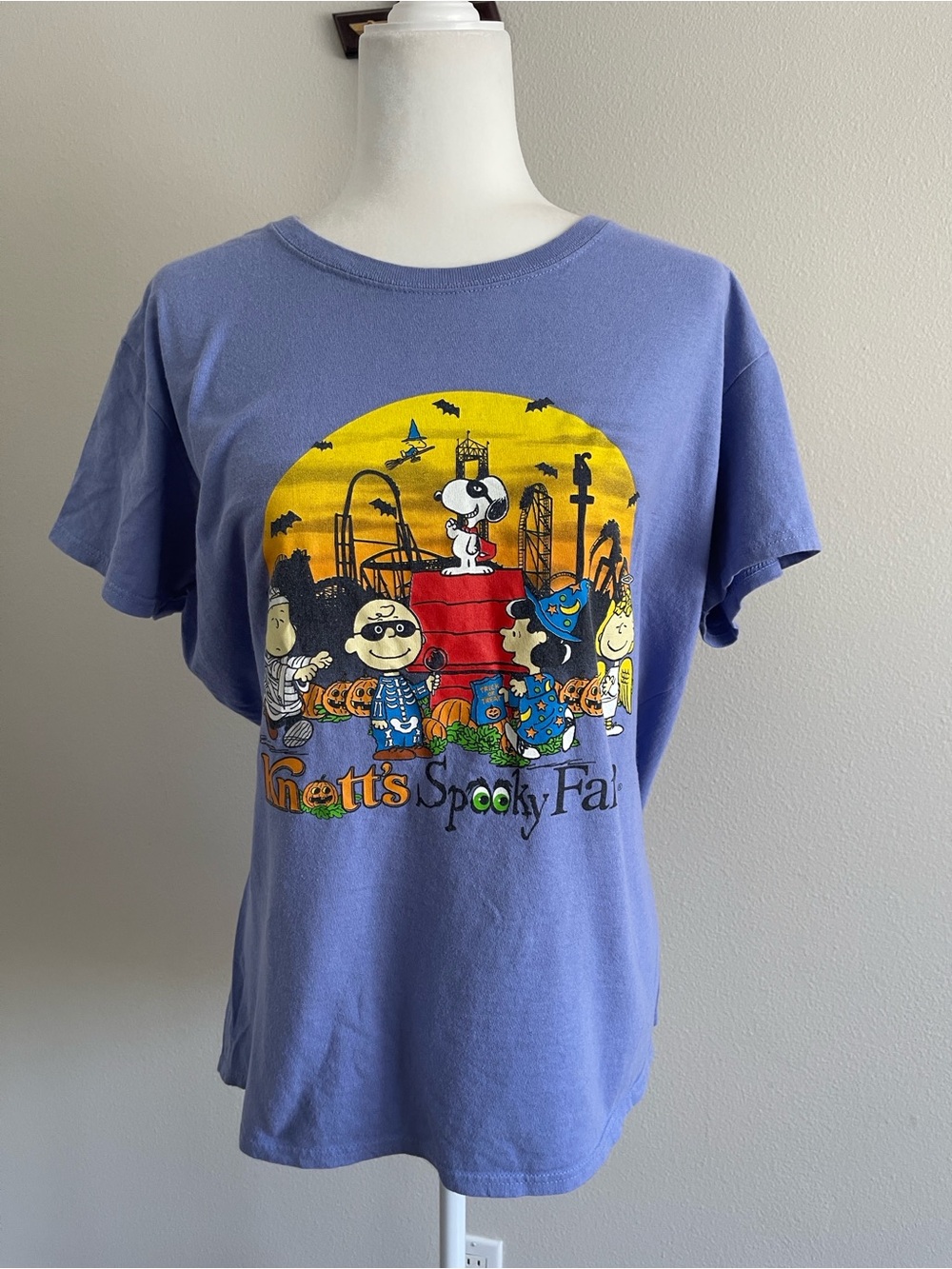 Peanuts Vintage Lavender Graphic Tee with Yellow & Red Knott's Spooky Farm Art